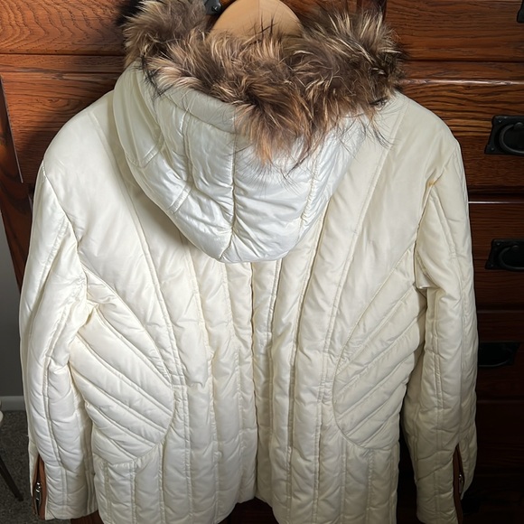 •Michael Kors• winter coat in like new condition Beautiful cream w/removable fur - Picture 7 of 7